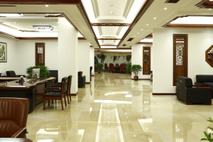 e5ae9ee69ca8e5b195e58e85e58cba2-300x200-87 实木展厅区2