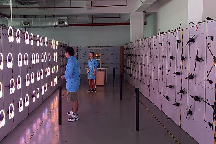 202105131350453aefd56f60134f0aa92536d3dd309e29 3D Hologram Projector factory